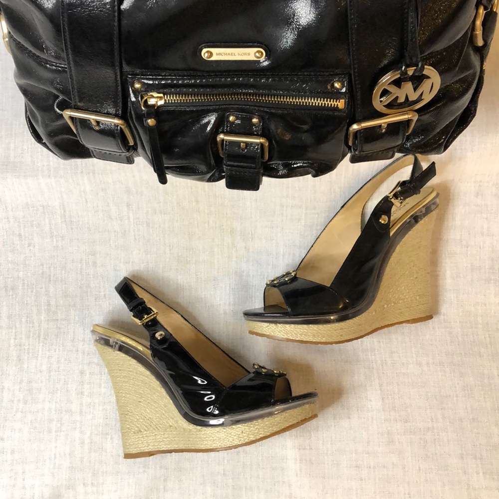 MICHAEL KORS BLACK PATENT LEATHER WEDGE 👡